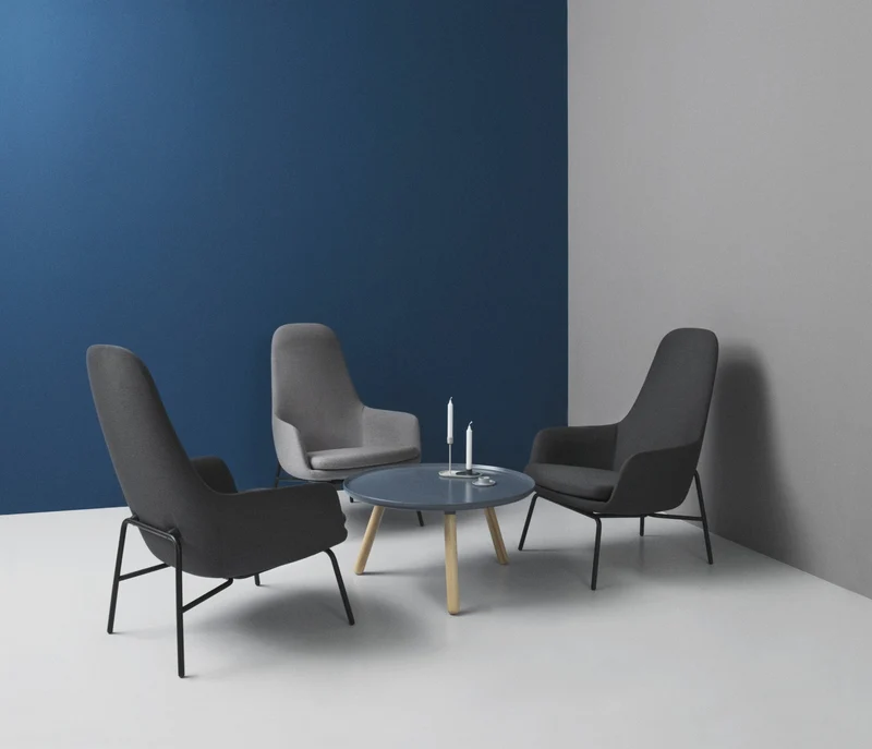 Fauteuil haut avec pieds en noyer et assise en cuir noir Era - Normann Copenhagen