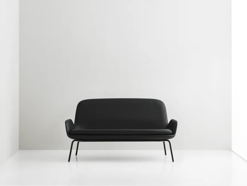 Canapé avec pieds en acier noir et assise en cuir noir Era - Normann Copenhagen