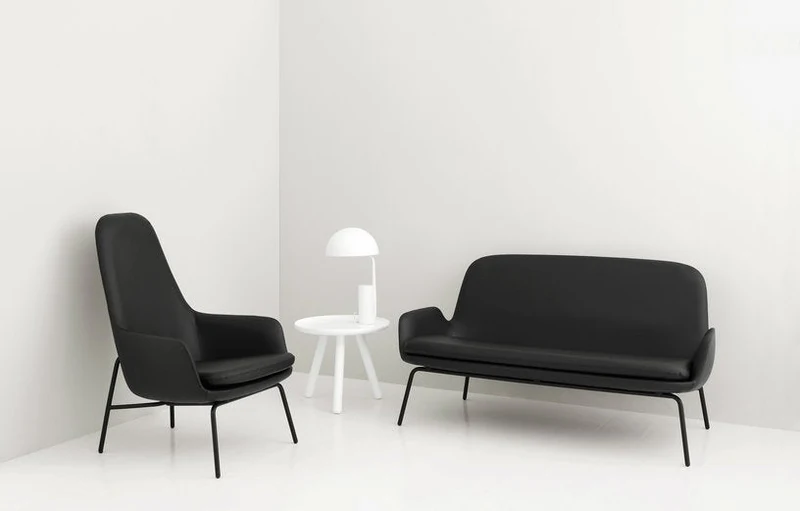Canapé avec pieds en acier noir et assise en cuir noir Era - Normann Copenhagen
