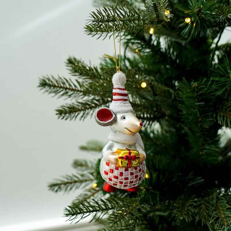 Maus mit Geschenk Weihnachtsanhänger