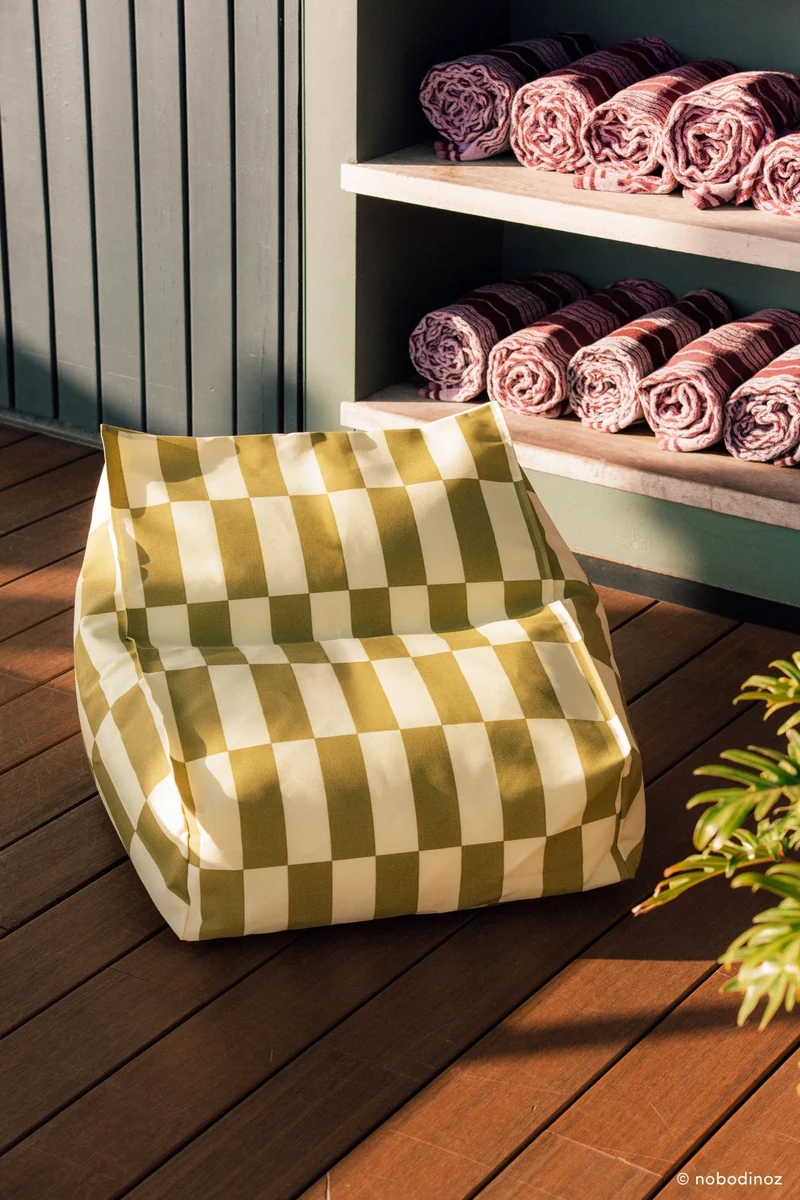 Pouf d'extérieur pour enfant en tissu déperlant à carreaux vert et jaune 68 x 40 x 60 cm Vibes - Nobodinoz
