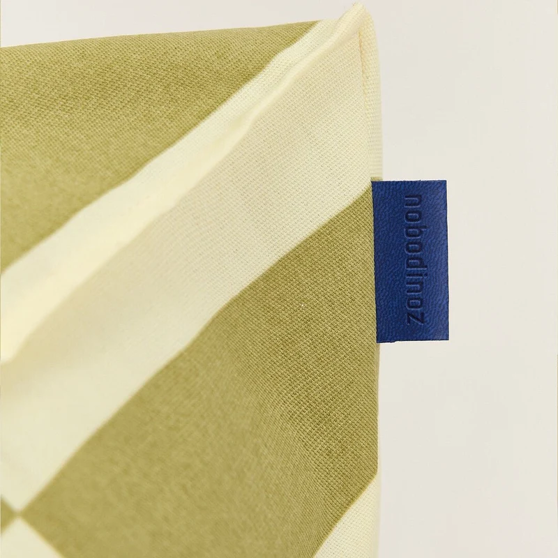 Pouf d'extérieur pour enfant en tissu déperlant à carreaux vert et jaune 68 x 40 x 60 cm Vibes - Nobodinoz