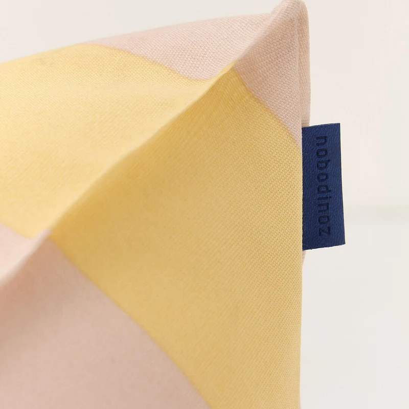 Pouf d'extérieur pour enfant en tissu déperlant à rayures jaune et rose 68 x 40 x 60 cm Vibes - Nobodinoz