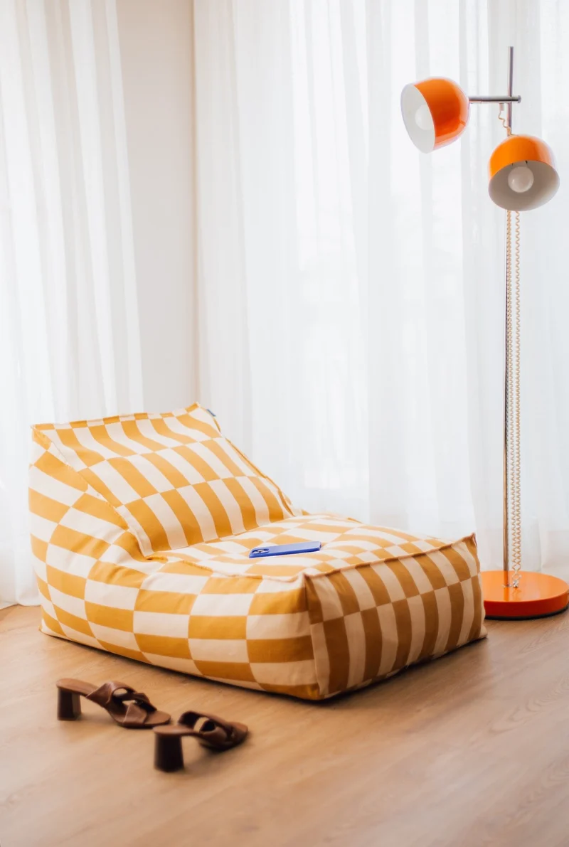 Fauteuil pouf en coton bio à carreaux jaune moutarde 70 x 105 x 57 cm Vibes - Nobodinoz