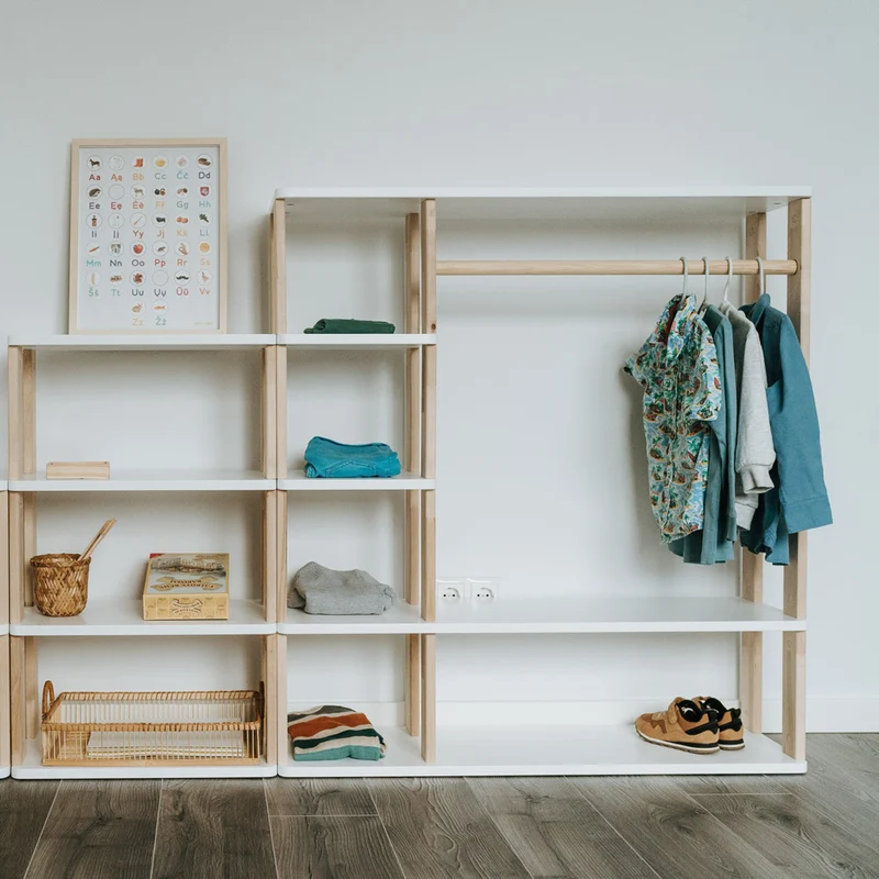 Modularer offener Montessori-Kleiderschrank aus Birkenholz 100x110x30 cm