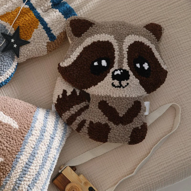 Waschbär Kissen 37x34 cm, Punch-Nadel-Stickerei & Leinenstoff