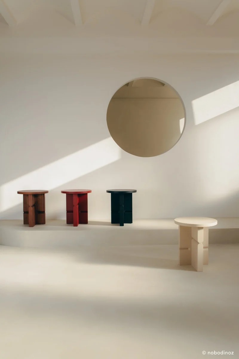 Table d'appoint ronde en bois de frêne peint rouge 38 x 42,5 cm Noon - Nobodinoz