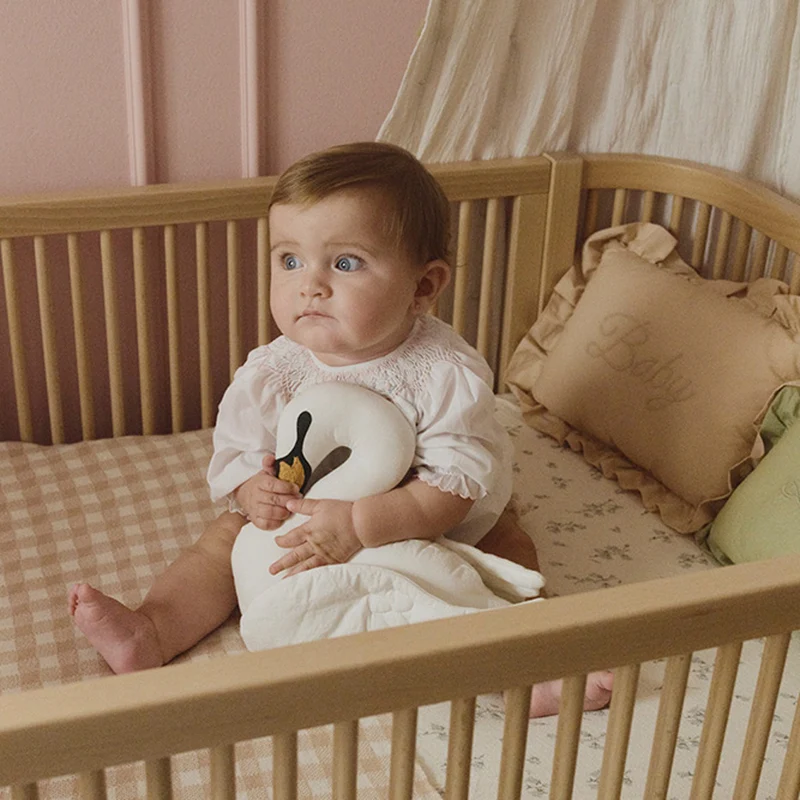 Kuschelkissen mit Baby Stickerei