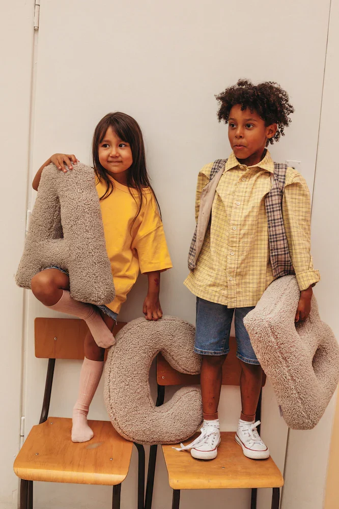 Betty's Home Buchstabenkissen D Mocha Bouclé