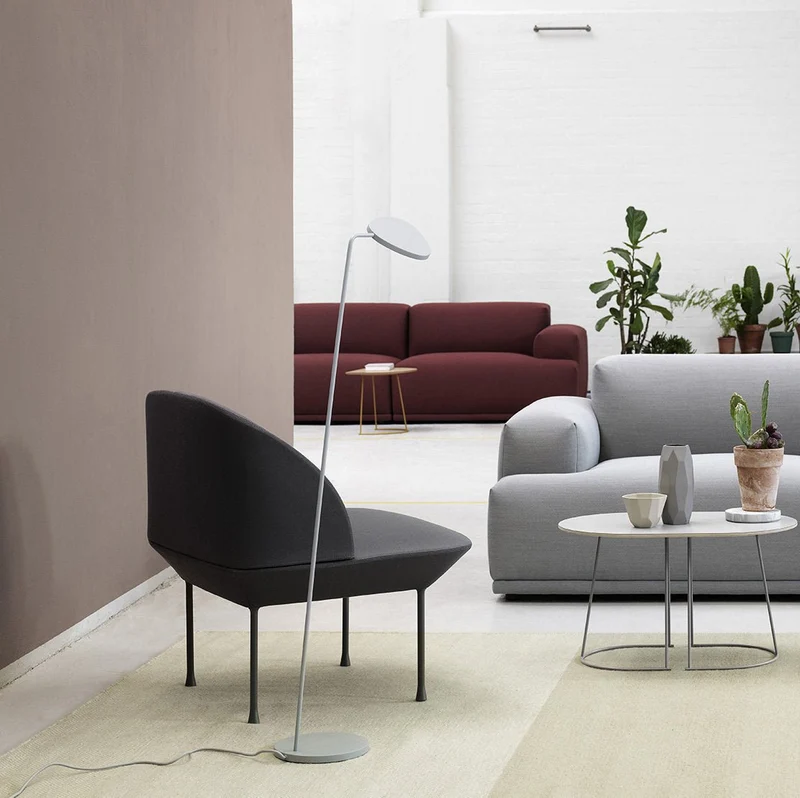 Fauteuil gris foncé pieds gris foncé Oslo - Muuto