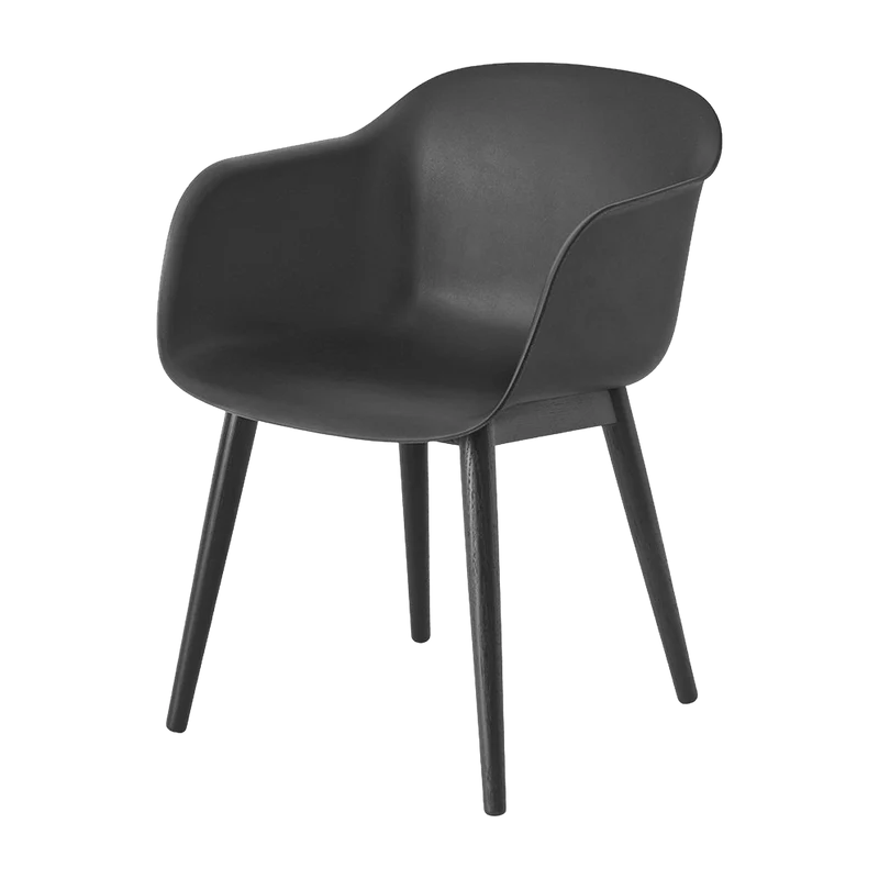 Chaise noire piétement en bois chêne Fiber - Muuto