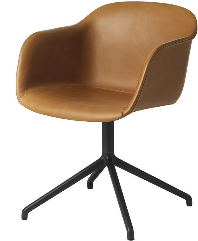 Fauteuil cognac piétement pivot et assise cuir Fiber - Muuto