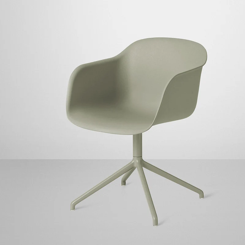 Fauteuil gris vert piétement pivot Fiber - Muuto