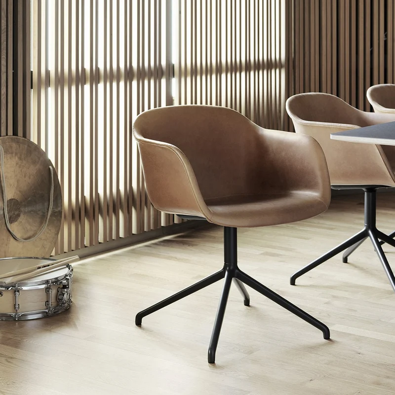 Fauteuil gris vert piétement pivot Fiber - Muuto