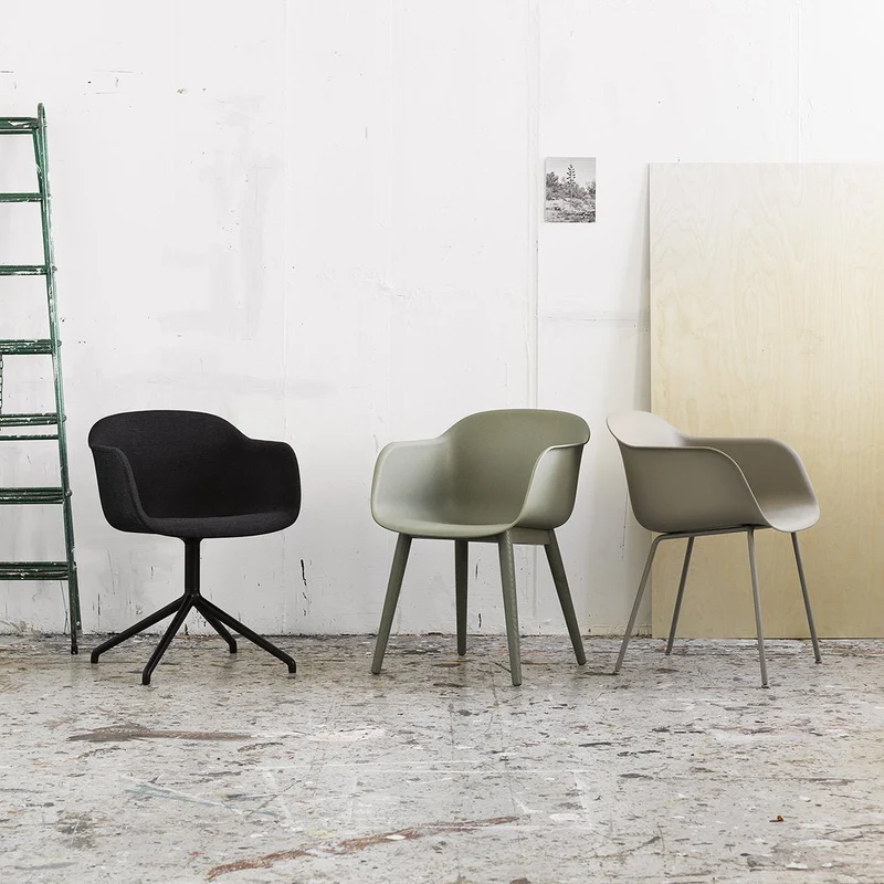 Fauteuil gris vert piétement pivot Fiber - Muuto