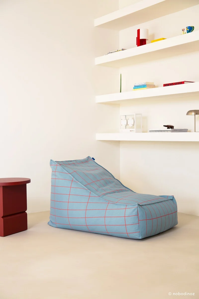 Pouf en coton bio bleu clair et rouge 70 x 105 x 57 cm Vibes - Nobodinoz