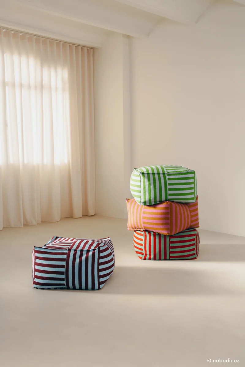 Pouf ottoman carré en coton rayures bordeaux et bleu 55 x 55 x 35cm Otto - Nobodinoz