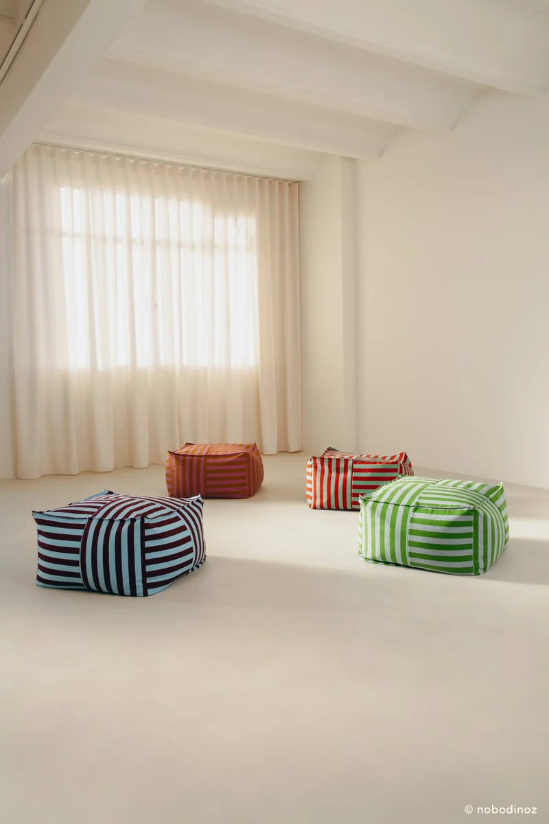Pouf ottoman carré en coton rayures bordeaux et bleu 55 x 55 x 35cm Otto - Nobodinoz