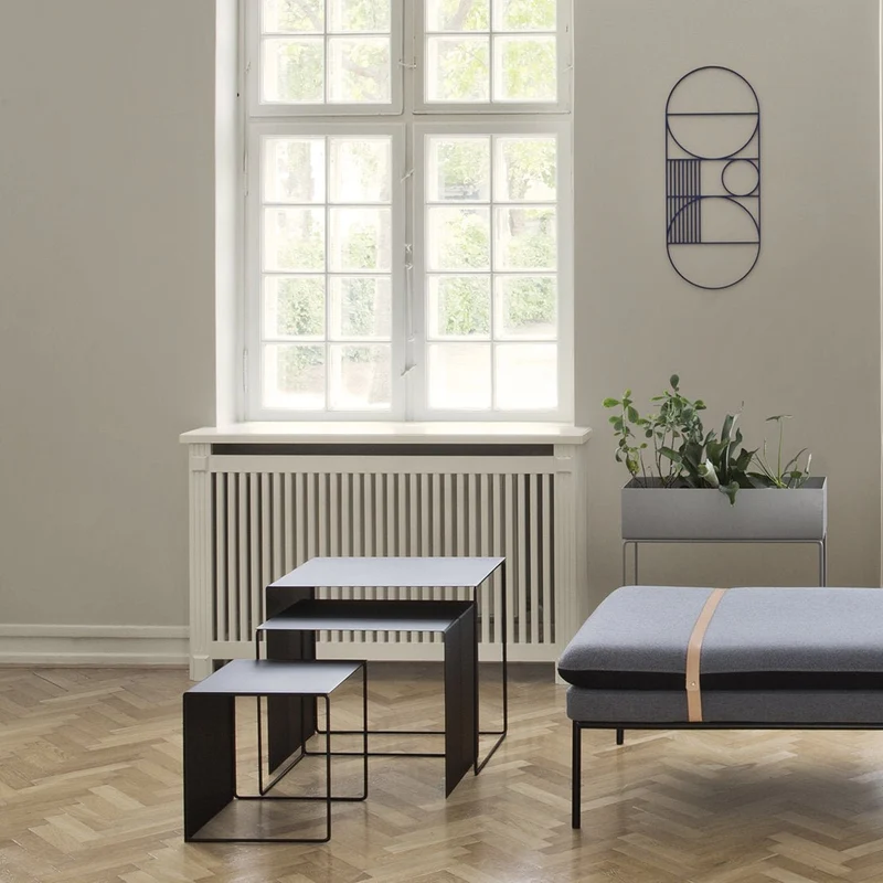 3 tables basses gigognes en métal noir Cluster - Ferm Living