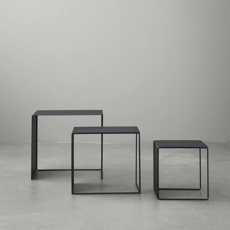 3 tables basses gigognes en métal noir Cluster - Ferm Living