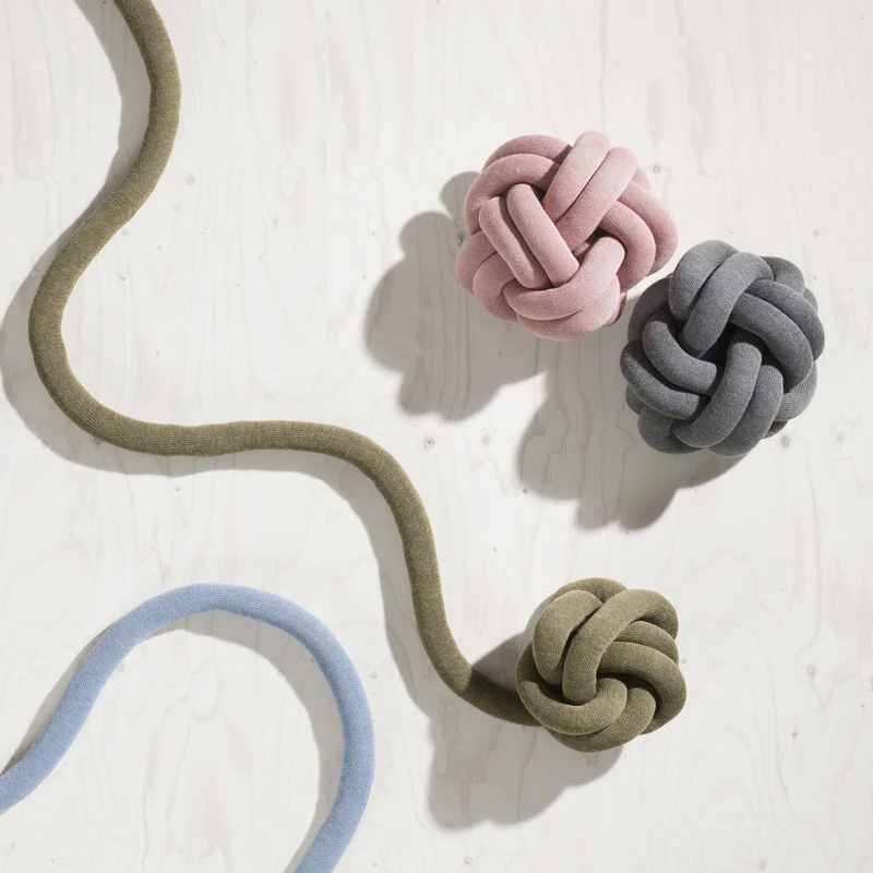 Coussin rose Knot 30cm - Design House Stockholm