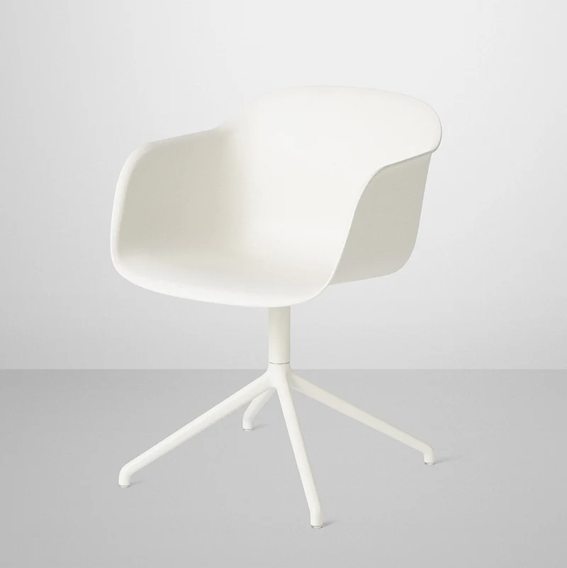 Fauteuil blanc piétement pivot Fiber - Muuto