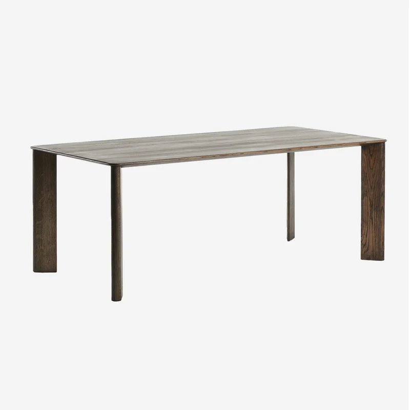Insan Tisch | Pilon
