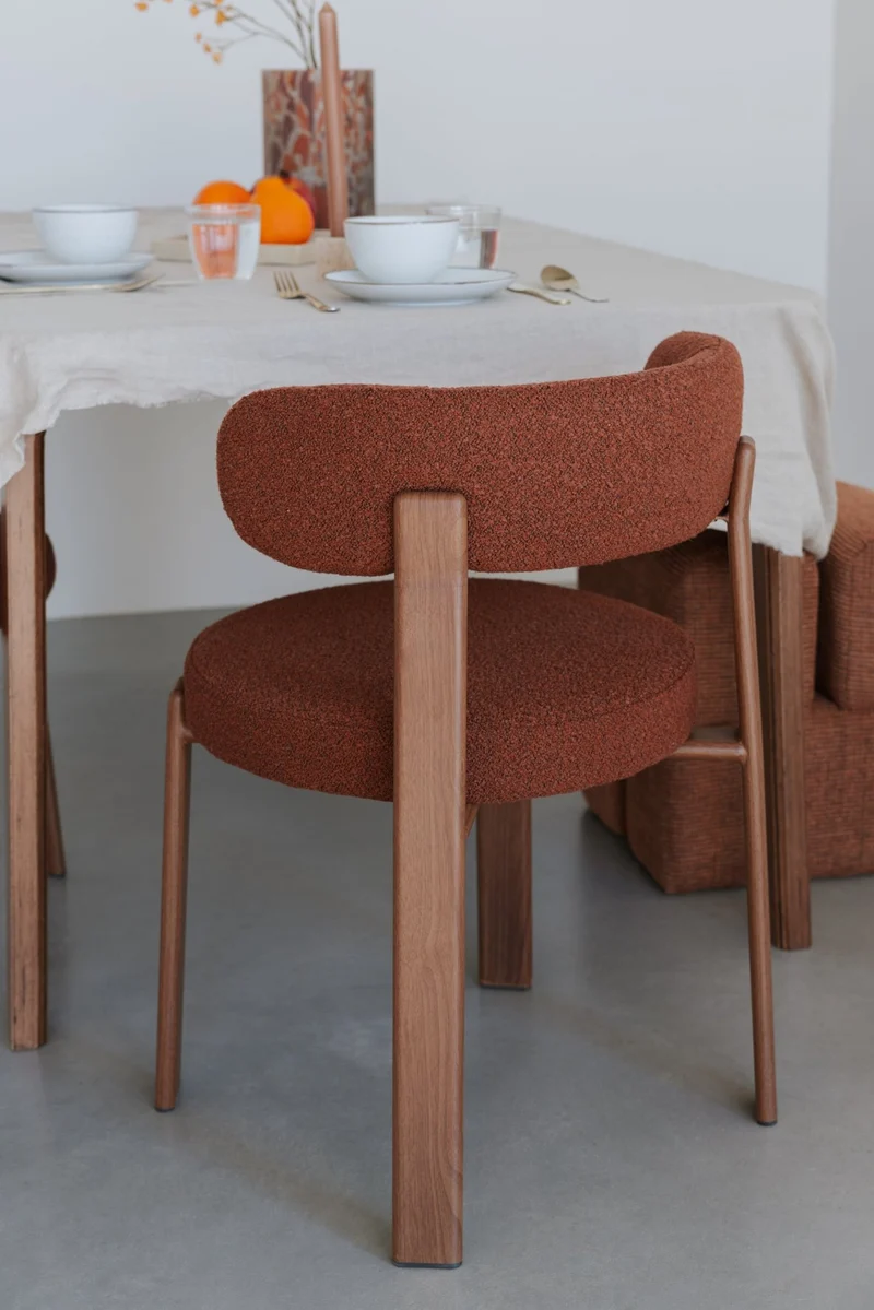 Chaise en tissu bouclette marron et métal marron Sora - The Cool Republic