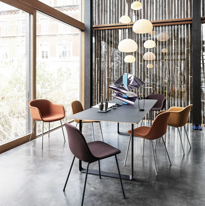 Fauteuil ocre piétement tubes Fiber - Muuto