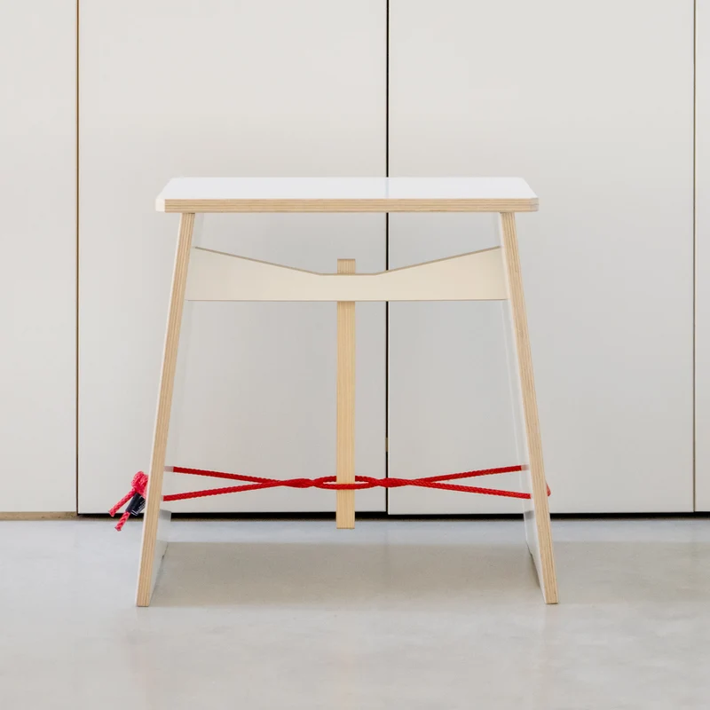 Strammer Max Hocker