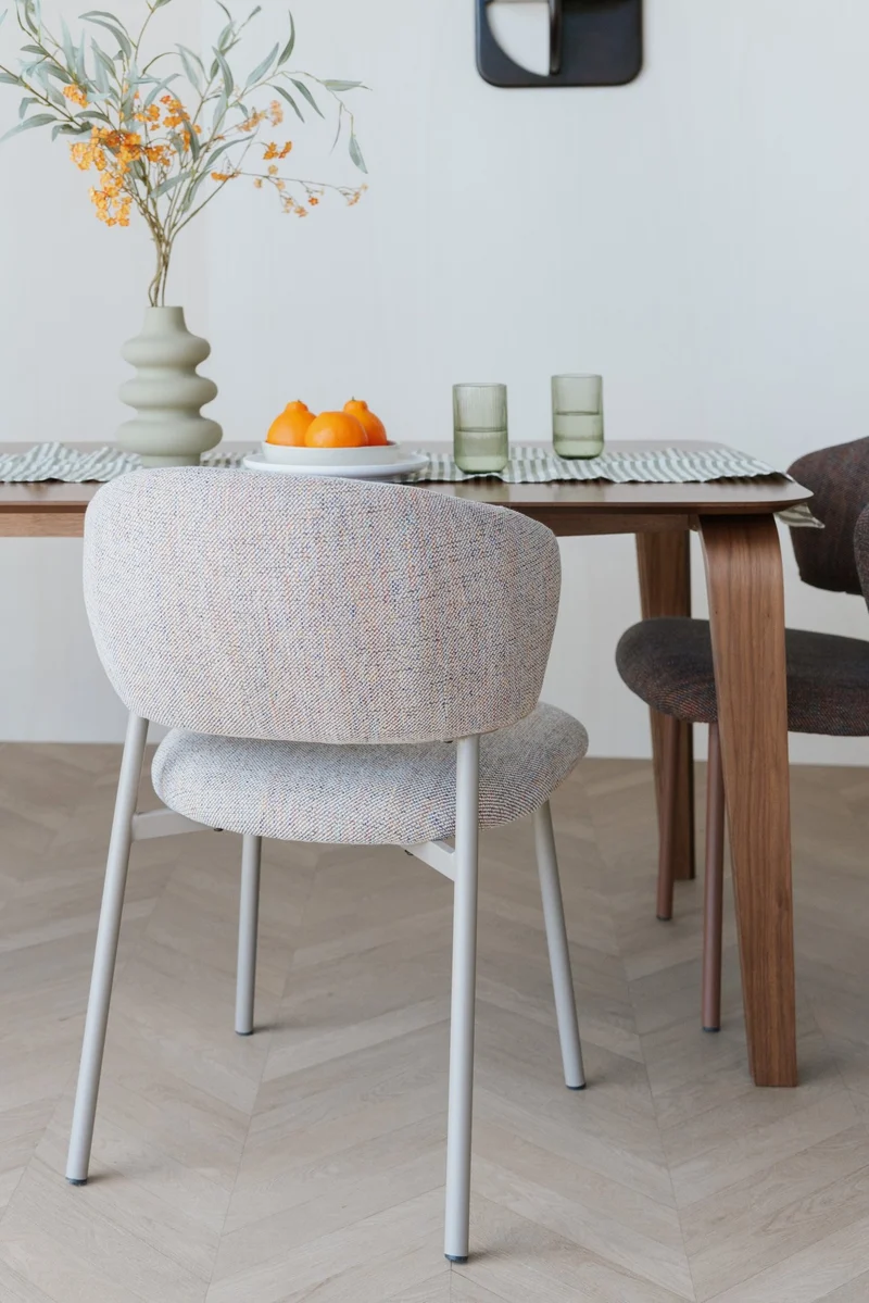 Chaise en tissu et acier beige Nalia - The Cool Republic