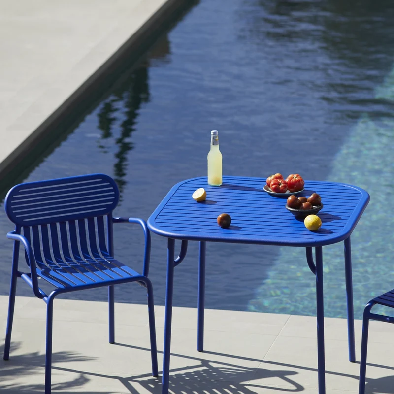 Table de jardin carrée bleue Week-End - Petite Friture