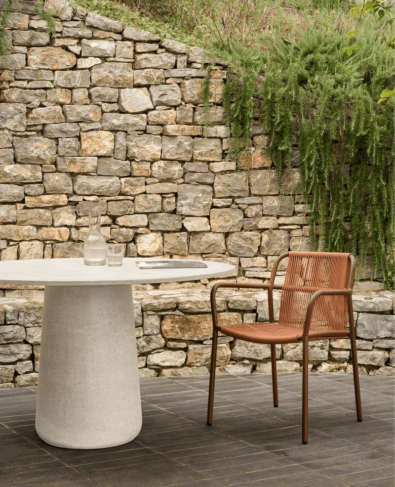 Table à manger d'extérieur ronde en ciment moucheté 150x75cm Mistral - Vincent Sheppard