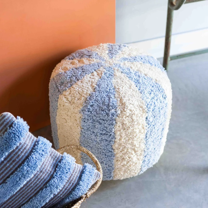 Pouf Zirkus, getufteter Hocker im Streifendesign, 45 cm