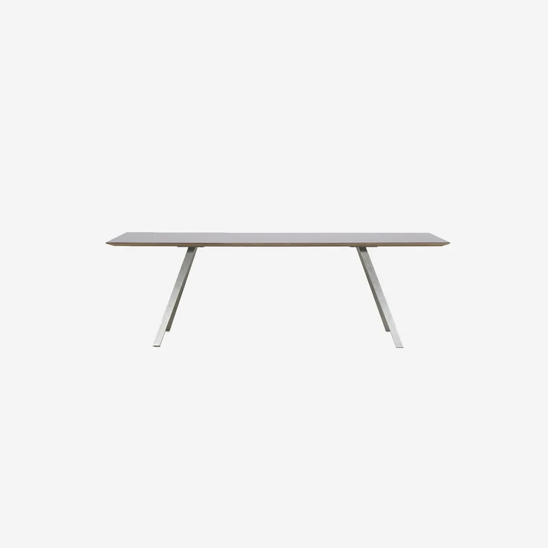 Hussl Tisch | Lino T
