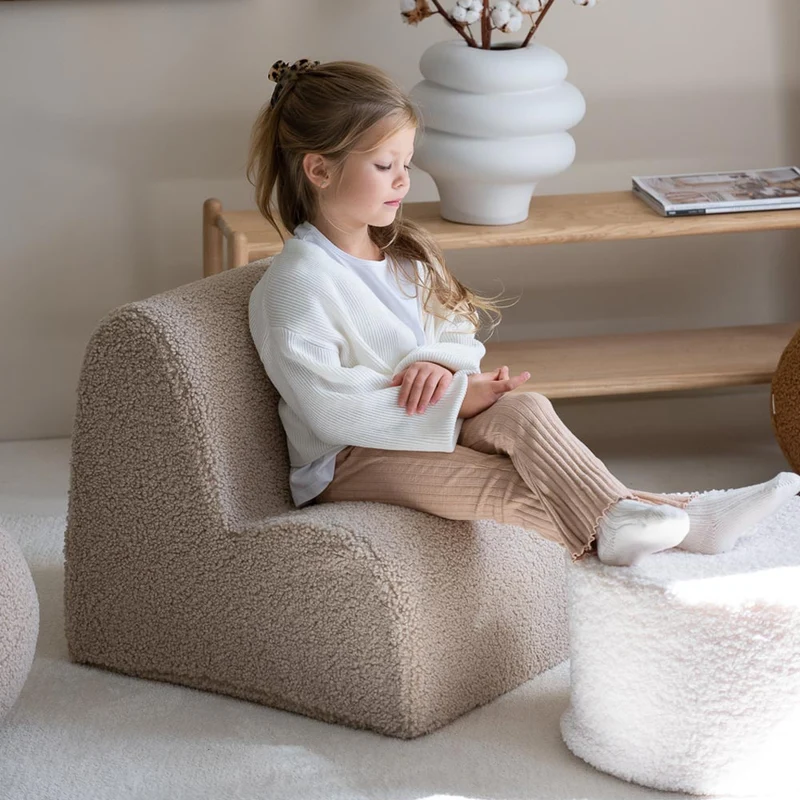 Pouf aus Teddy-Stoff