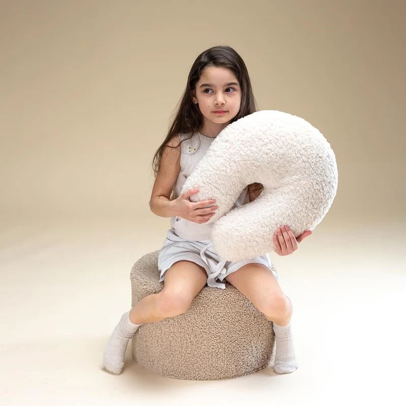 Pouf aus Teddy-Stoff