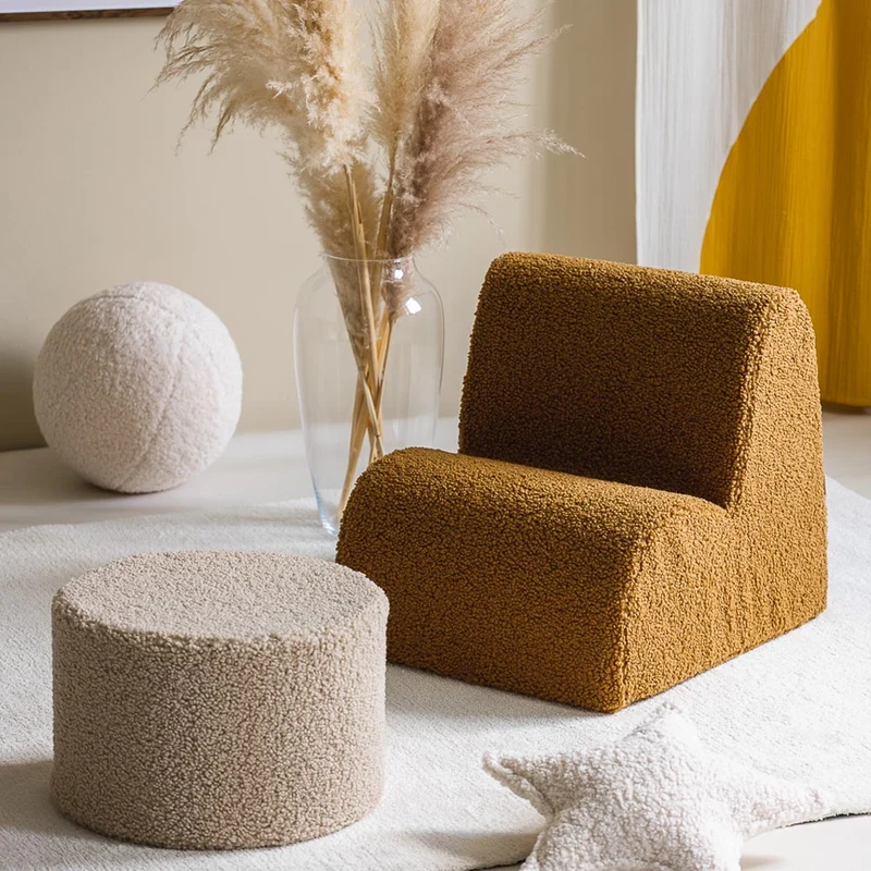 Pouf aus Teddy-Stoff