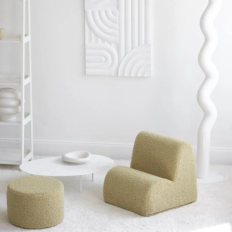 Pouf aus Teddy-Stoff