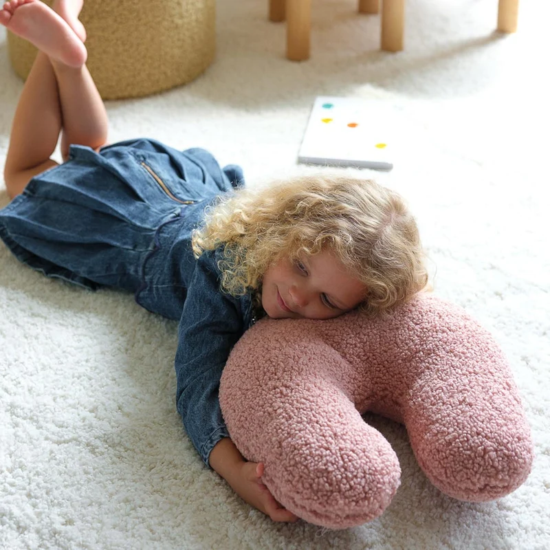 U Kissen aus Teddy-Stoff
