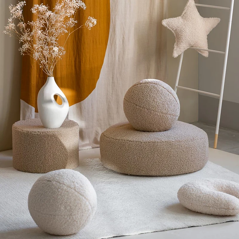 Ball Kissen aus Teddy-Stoff