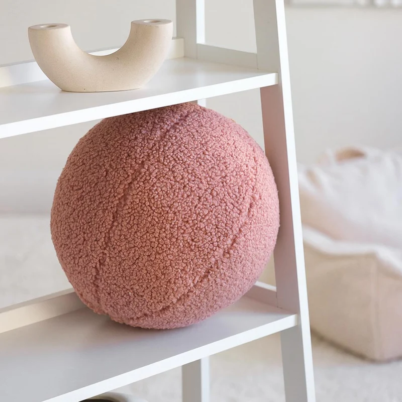 Ball Kissen aus Teddy-Stoff