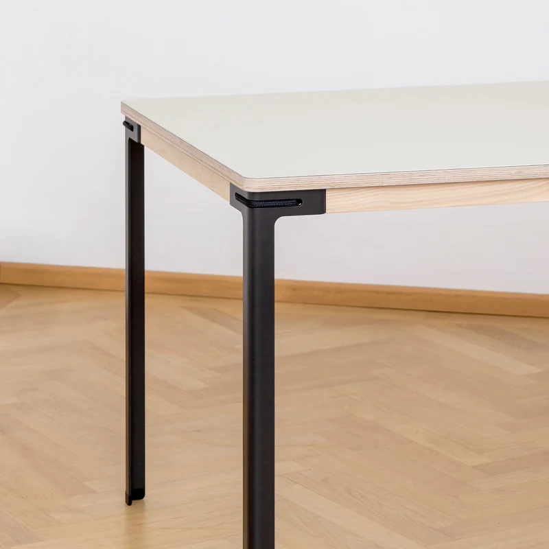 Seiltänzer Tisch