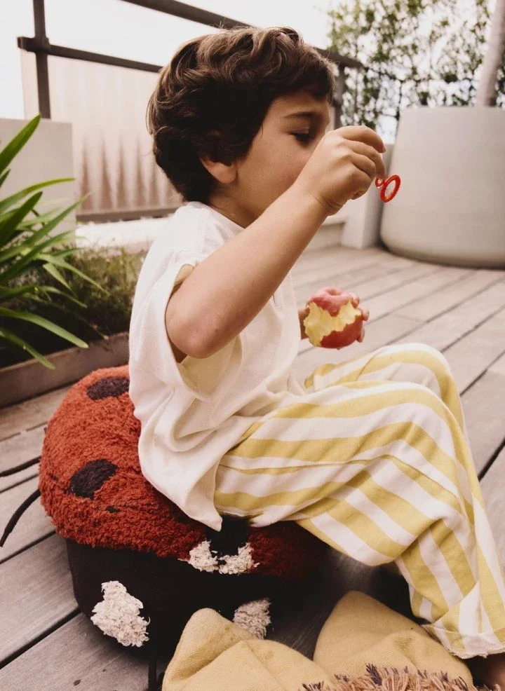 Lorena Canals - Maria "The Ladybug" Yer Minderi | Kırmızı