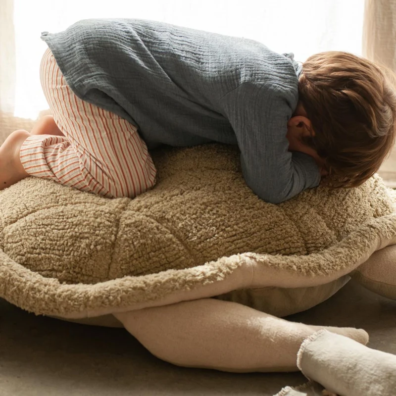 Pouf Mr. Turtle zum Spielen und Sitzen