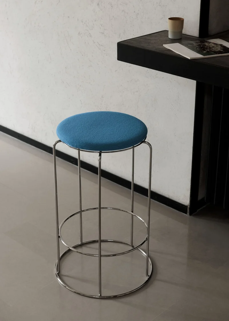 Tabouret de bar en acier poli miroir argenté 44x44x65cm Wire VP15 - &tradition