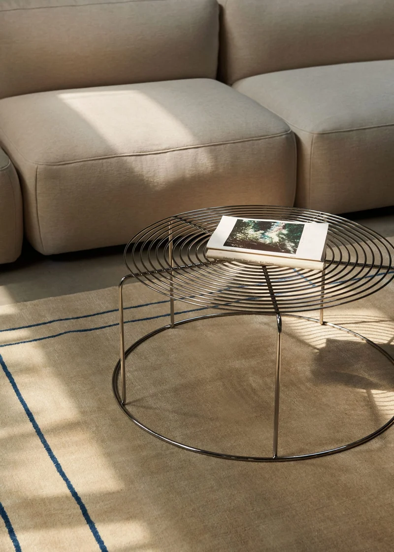 Table basse ronde en acier poli miroir argenté 74x74x36cm Wire VP17 - &tradition