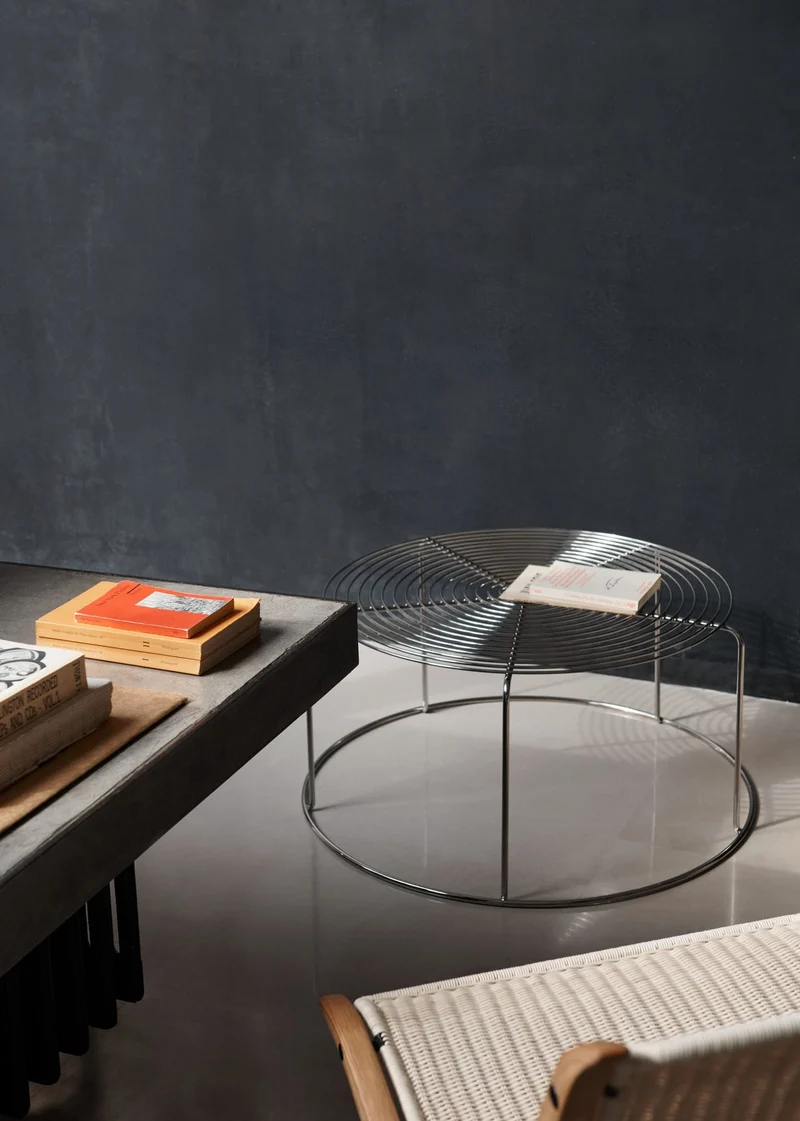 Table basse ronde en acier poli miroir argenté 74x74x36cm Wire VP17 - &tradition