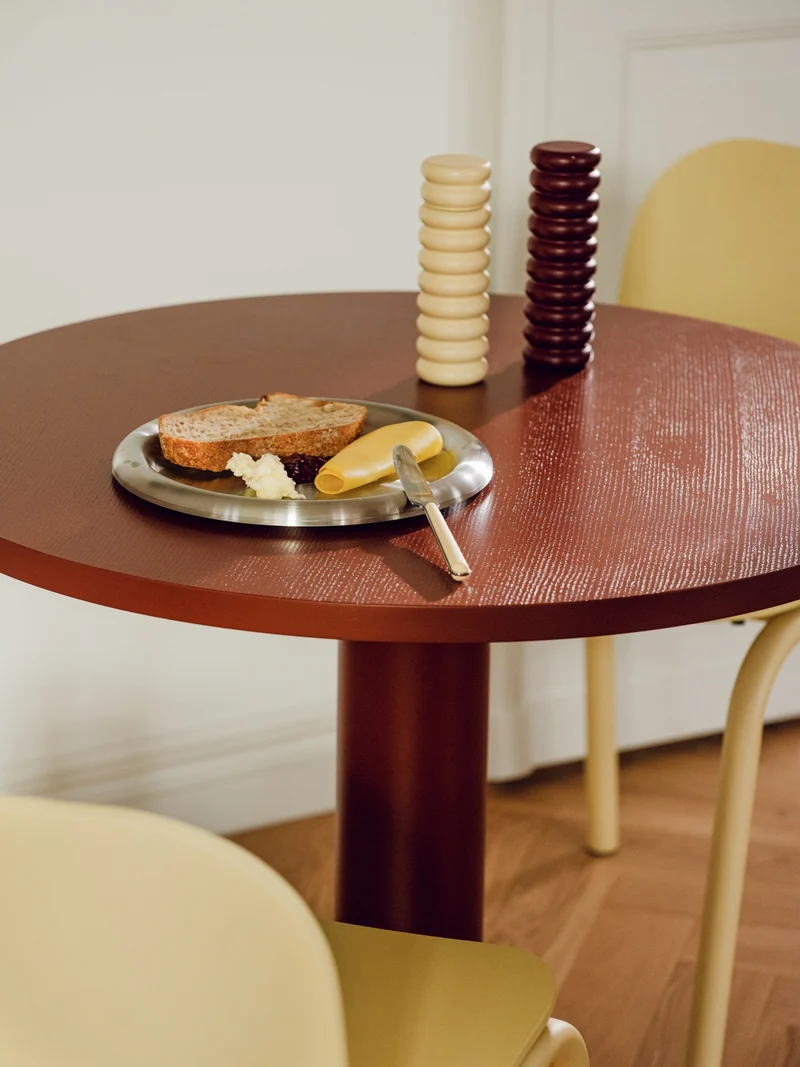 Table à manger ronde en frêne et acier noir 80x80x73 cm Sool Café - noo.ma