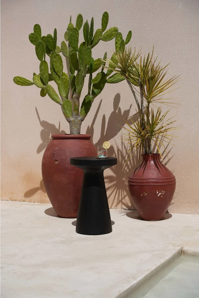 Table d'appoint ronde en bois de suar massif noir 40x40x60cm Fiji - Bazar Bizar